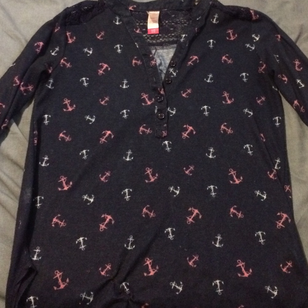 Quarter length sleeve shirt